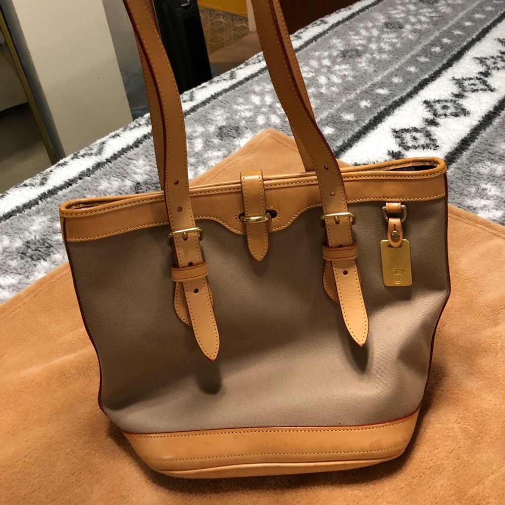 Dooney & Bourke Cabriolet Bag (taupe)